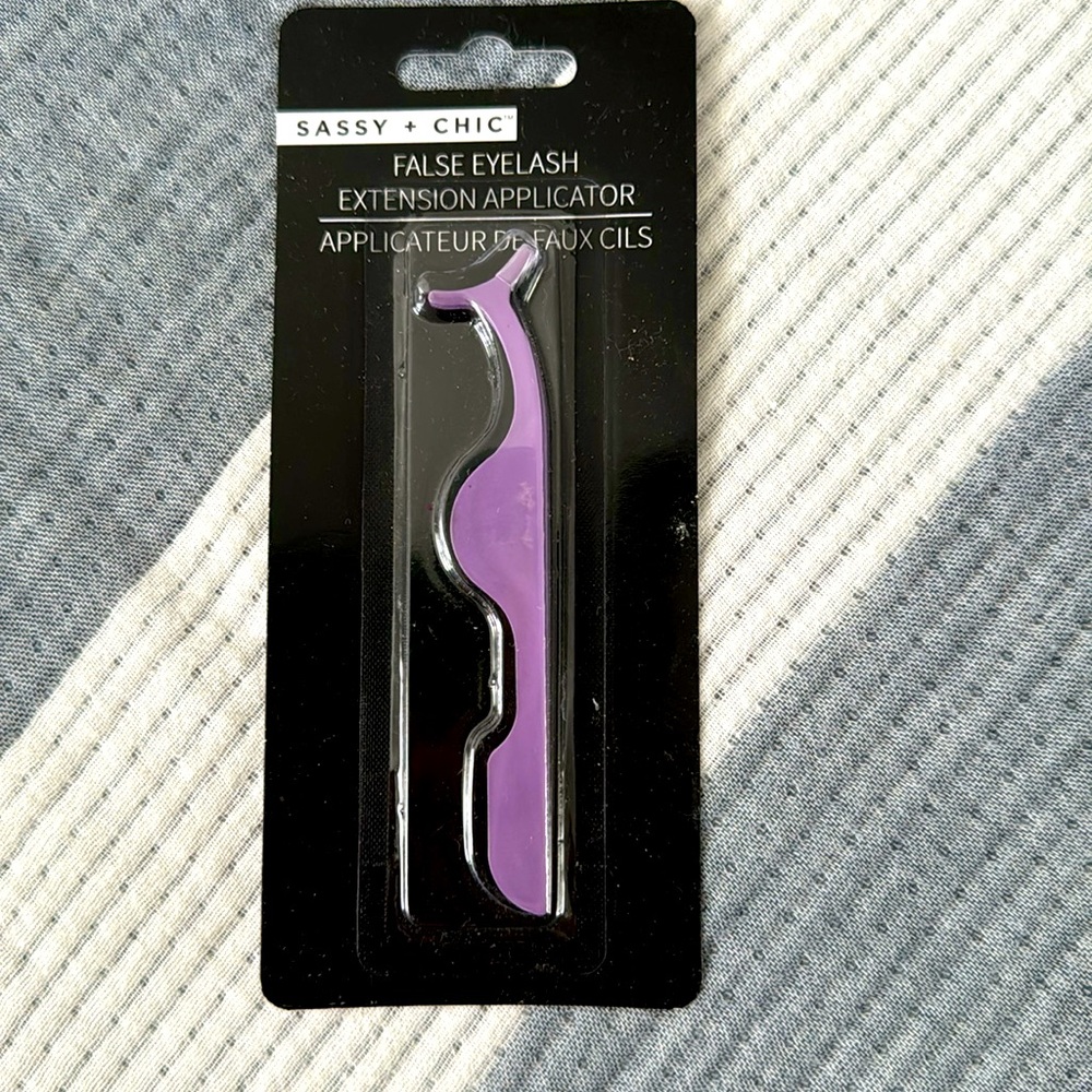 False Lashes Kit - Picture 3 of 4